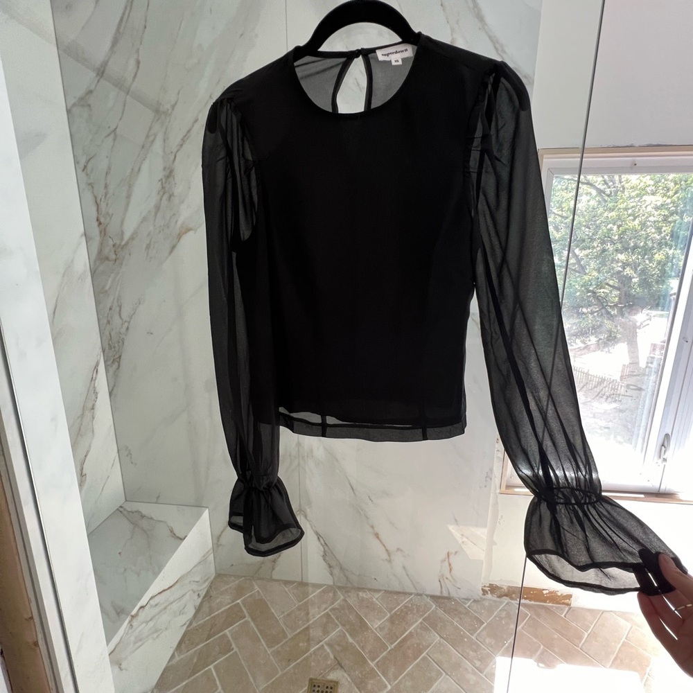 Shear semi cropped top